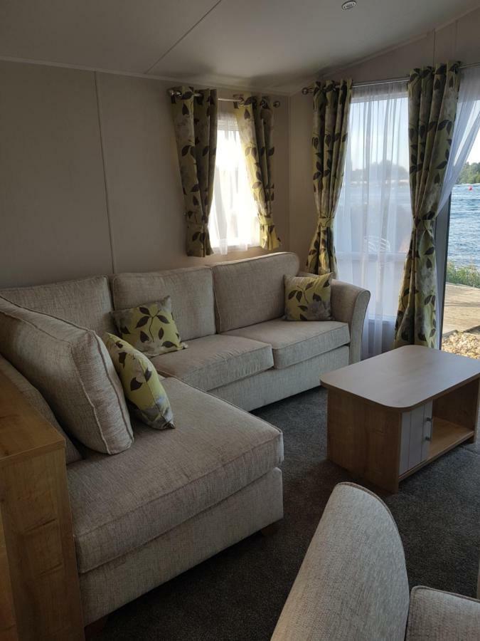 Dees Hot Tub Breaks At Tattershall Lakes Jet Ski 4 Экстерьер фото
