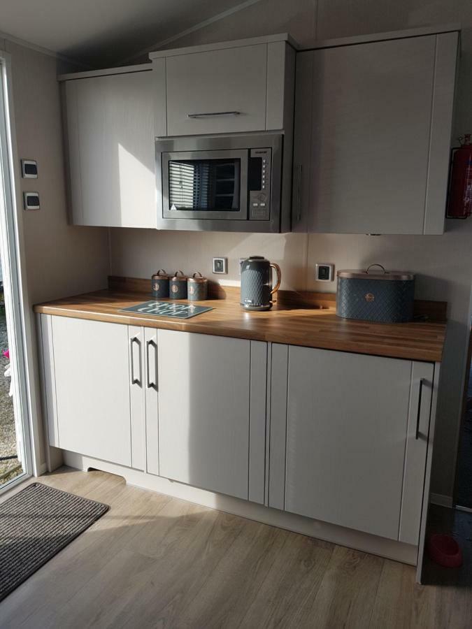 Dees Hot Tub Breaks At Tattershall Lakes Jet Ski 4 Экстерьер фото